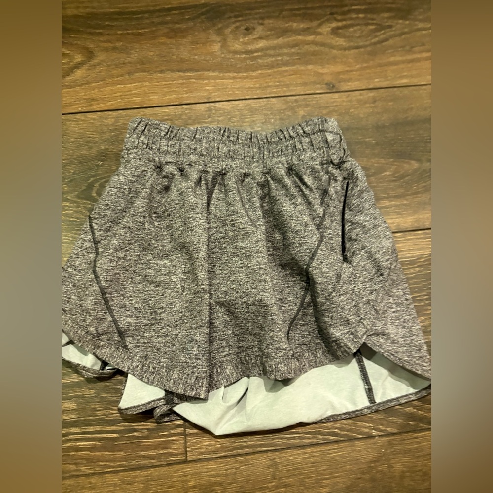 Lululemon grey hotty hot size 2 2’5 inch high rise shorts